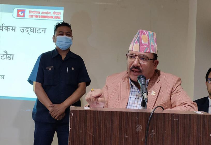 संविधानको सफल कार्यान्वयनका लागि तोकिएकै समयमा निर्वाचन हुन्छ : आयुक्त भण्डारी